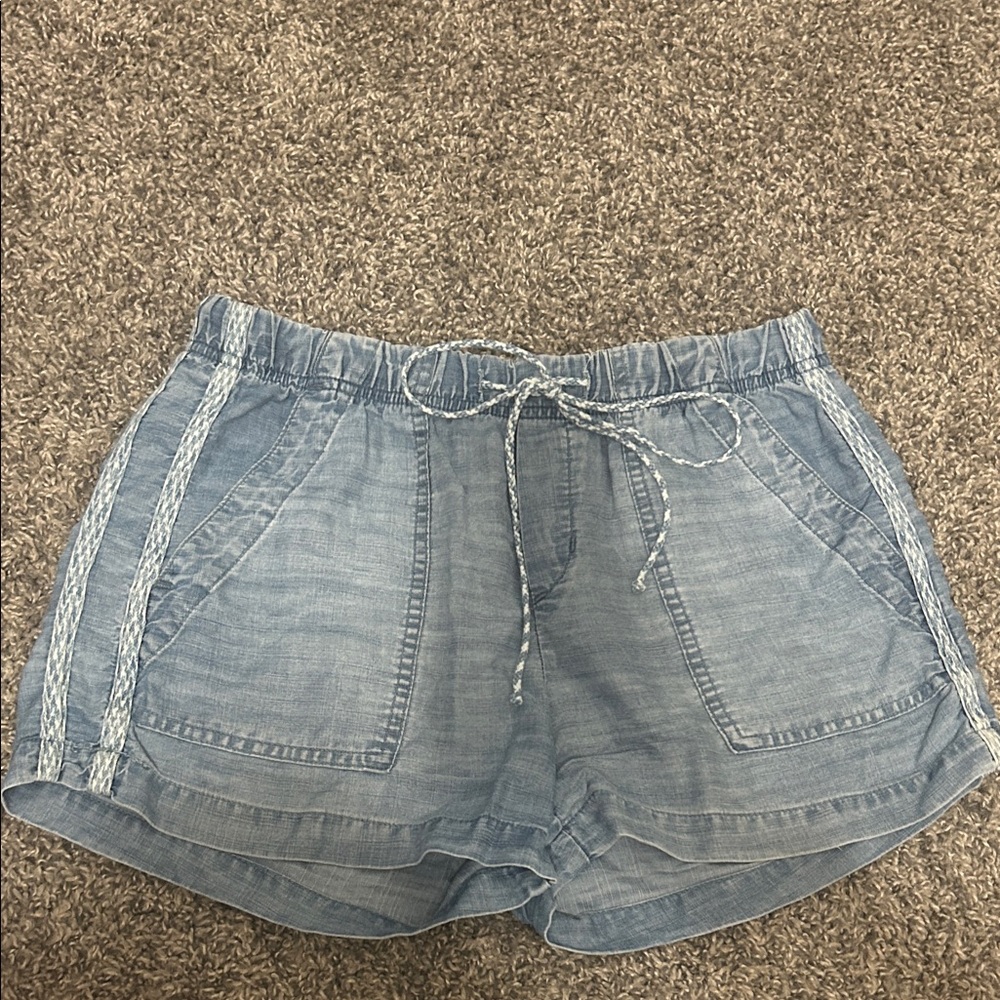 Cloth & Stone Light Wash Jean Shorts